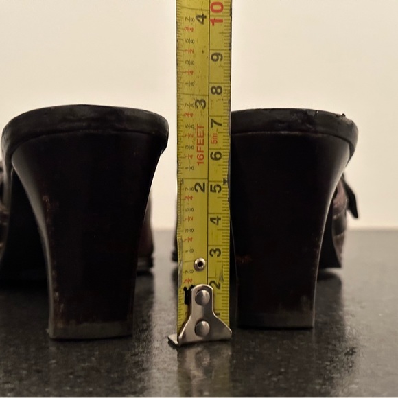 Liz Clairborne vintage slip on shoes. - Picture 5 of 5